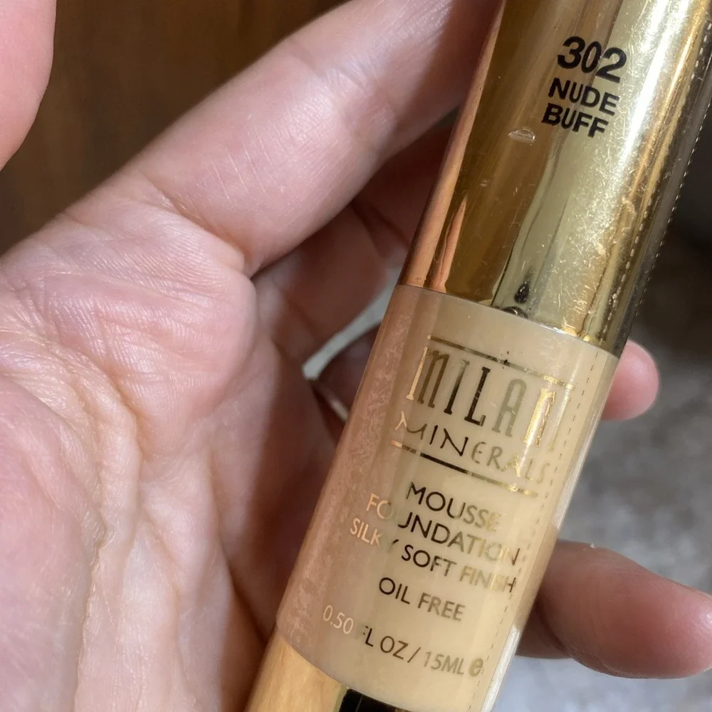 SEALED Milani Minerals Mousse Foundation 302 Nude‎ Buff .50oz Oil Free FULL SIZE